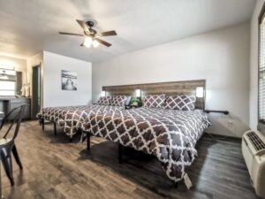 Full 2 Bedroom in the valley cabins in lacygne 1
